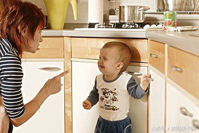 宝宝爱摸「下面」怎么办?家长再尴尬这两件事也不要做