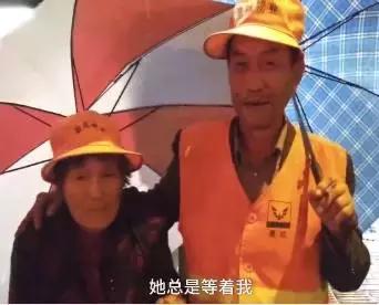 女白领醉酒后回家,28岁女孩深夜醉酒