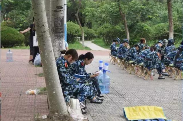 鍐涜惀宀佹湀閲庤惀璁粌瑙嗛,閮ㄩ槦杩峰僵鐢熸椿瑙嗛