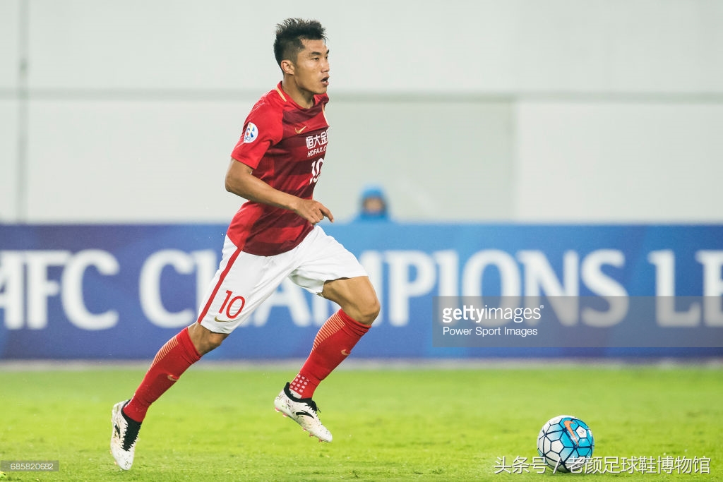 专业的足球鞋有哪几个品牌,曾经的足球鞋知名品牌有哪些