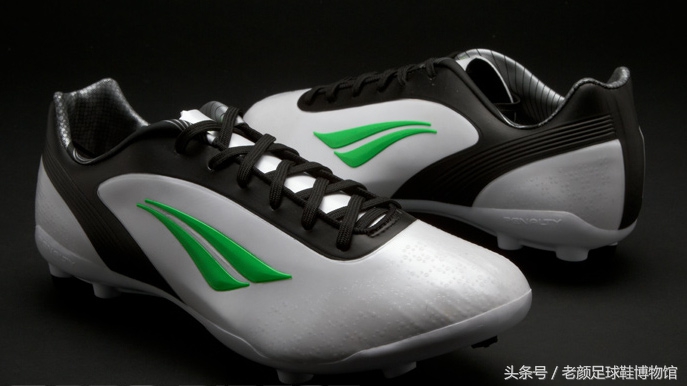 专业的足球鞋有哪几个品牌,曾经的足球鞋知名品牌有哪些