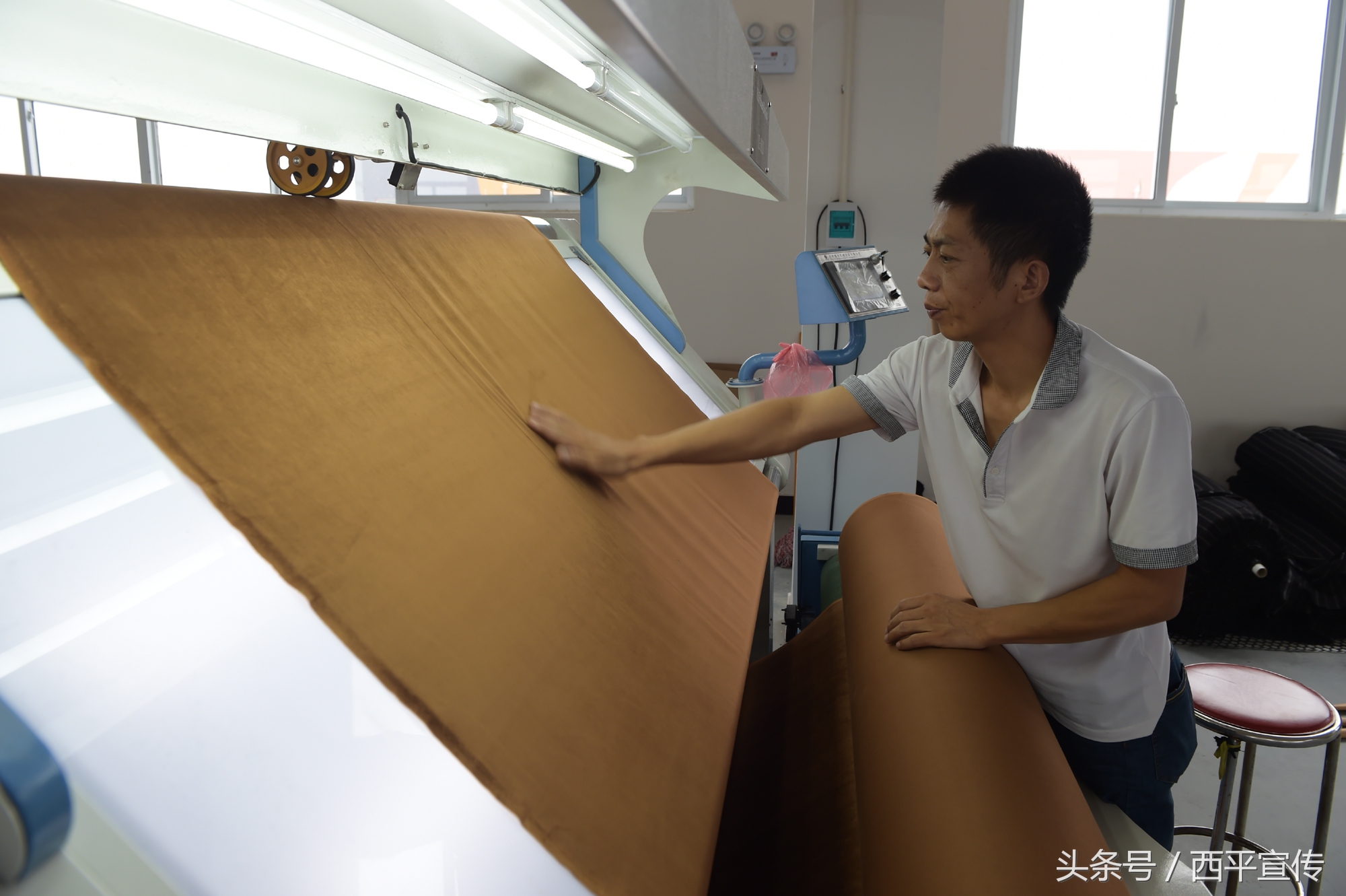 西平歌锦服装厂位置,歌锦女装西平店