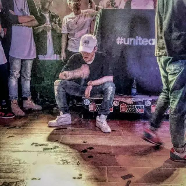 走进录音棚的贝贝,仍然把自己当做battlerapper