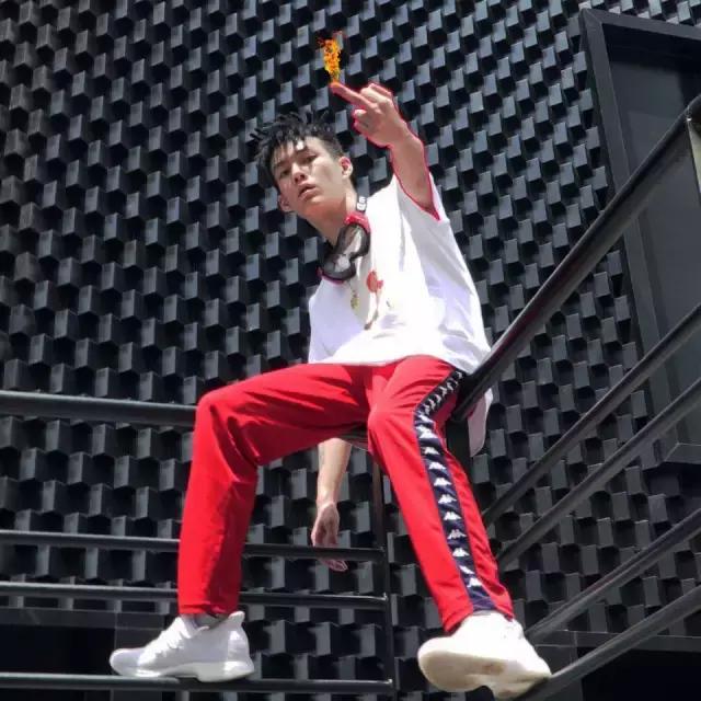 走进录音棚的贝贝,仍然把自己当做battlerapper