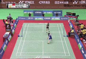 被推过顶球瞬间愁白头，两个小技巧帮你摆脱困境