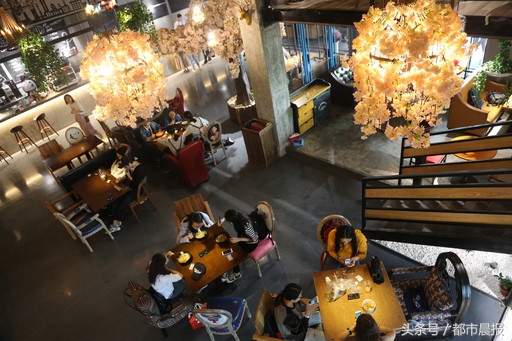 书吧?咖啡厅?不,这是江苏师大食堂