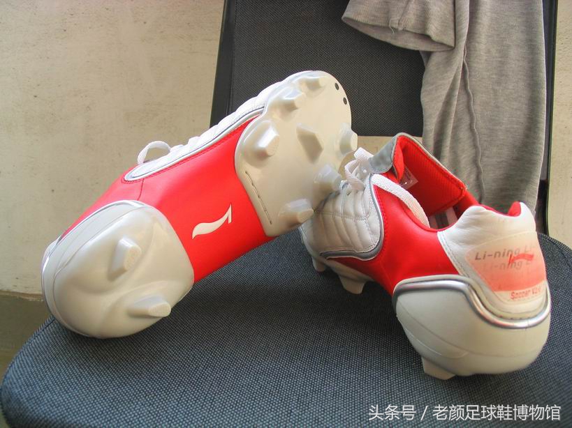 专业的足球鞋有哪几个品牌,曾经的足球鞋知名品牌有哪些