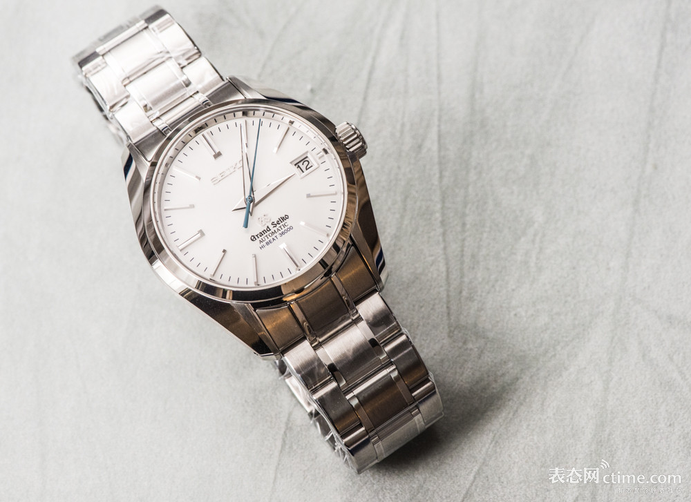 怎么鉴定阿玛尼满天星手表的真假,如何鉴定华为gt2手表是不是正品