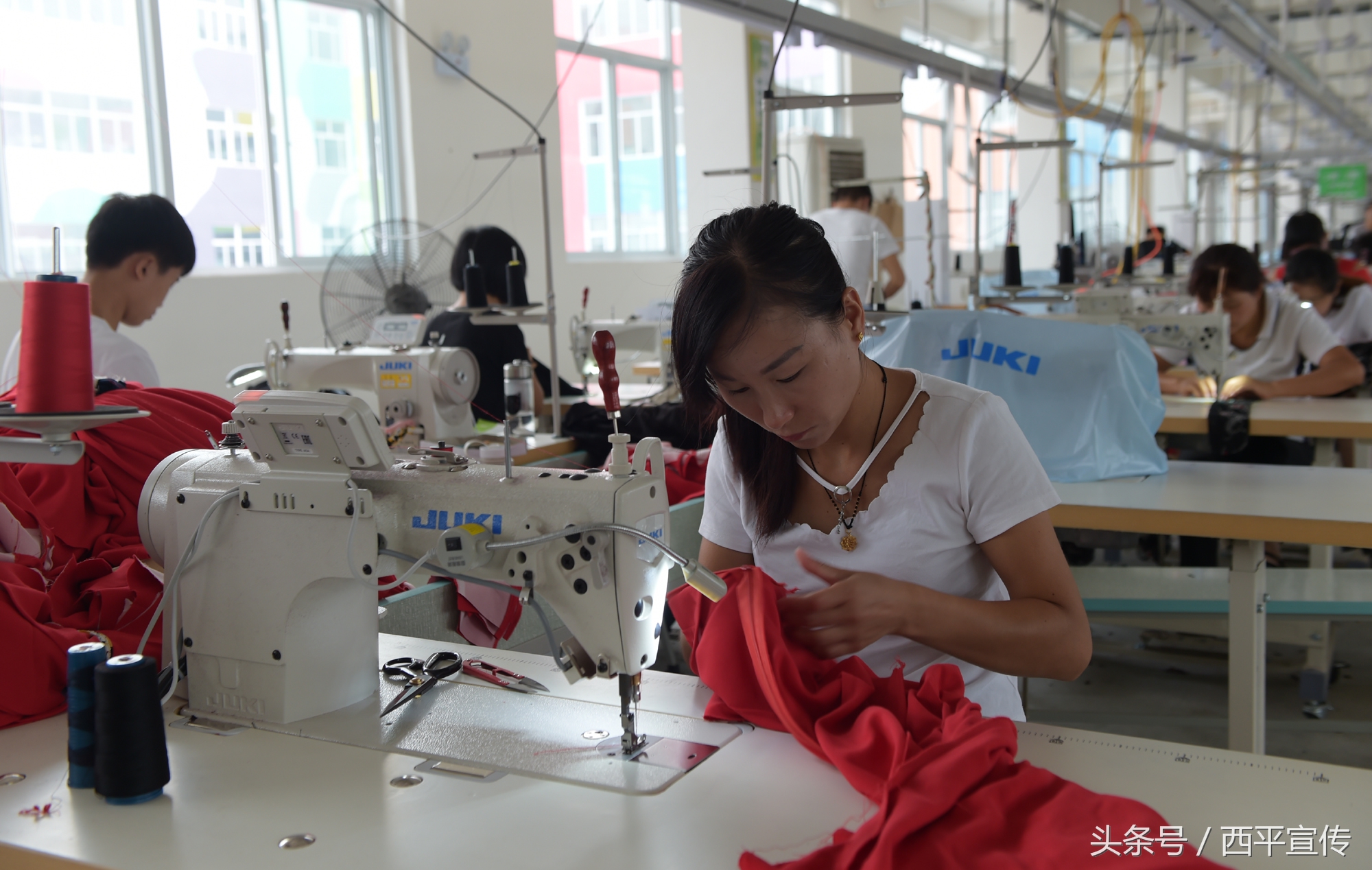 西平歌锦服装厂位置,歌锦女装西平店