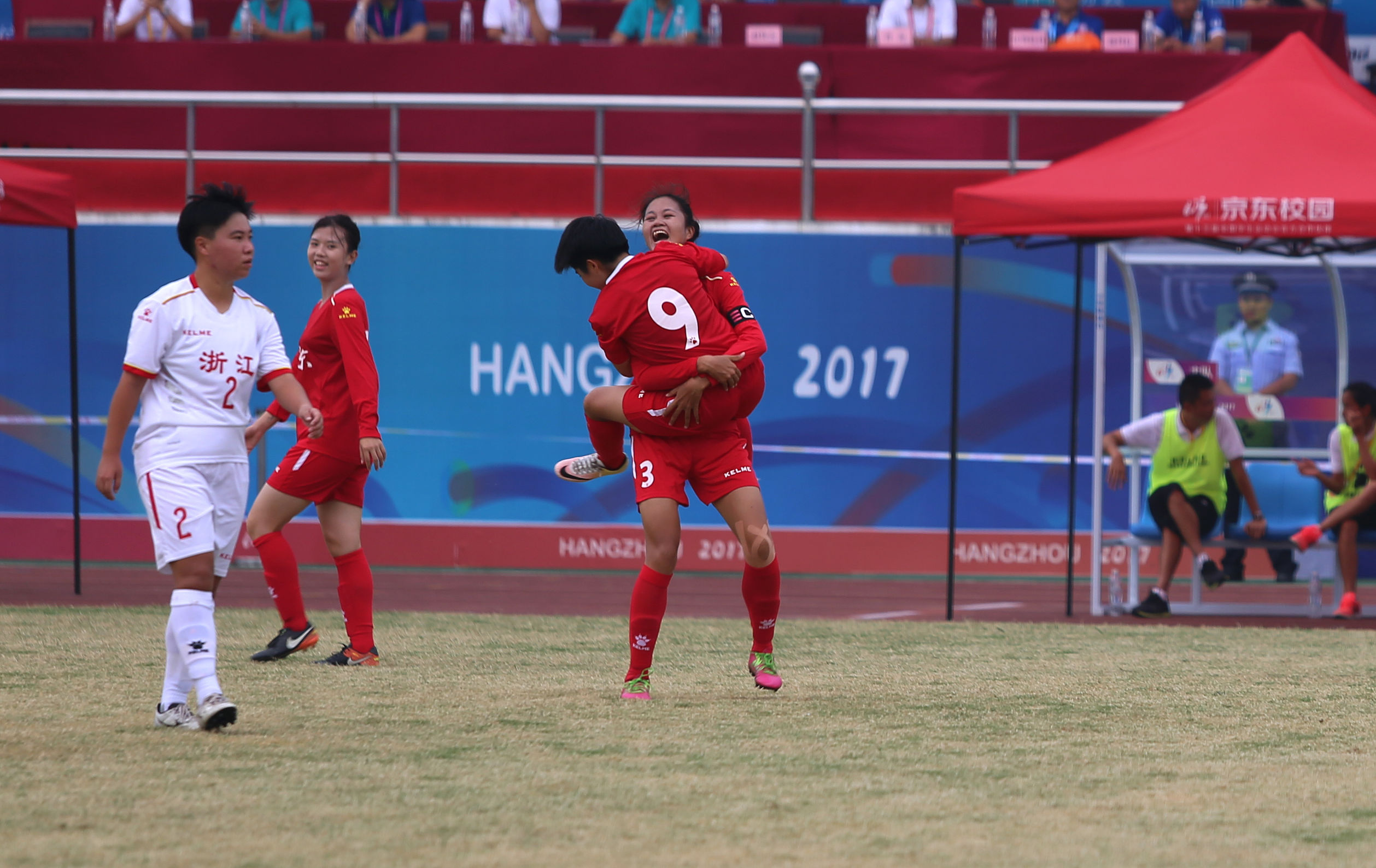 女子足球比赛精彩瞬间集锦（文末附谢震业赛事预告及抢票方式）