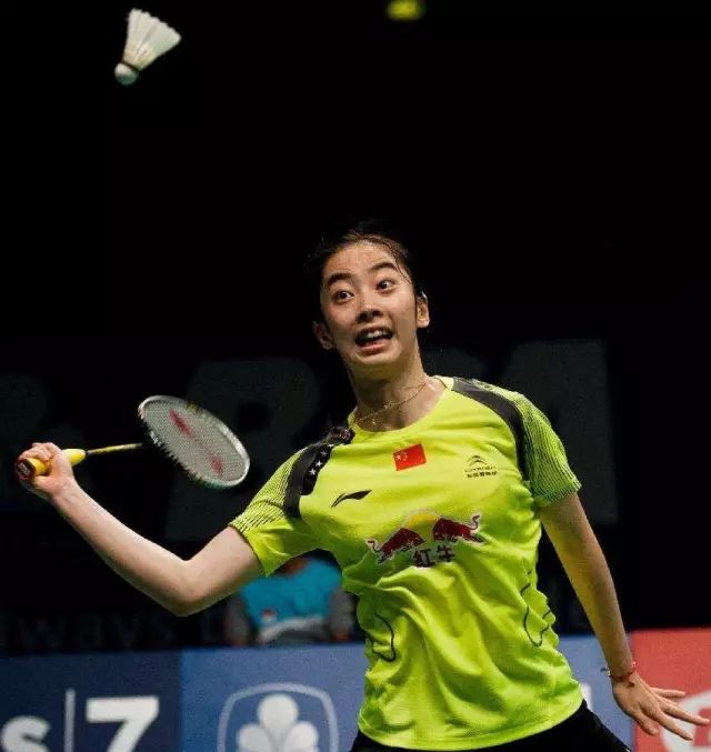 被推过顶球瞬间愁白头，两个小技巧帮你摆脱困境