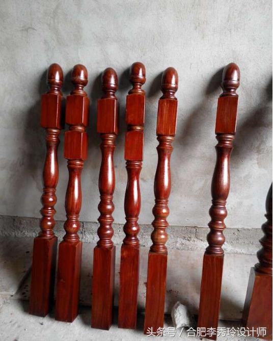 退休在家的工匠老爸帮我安装楼梯扶手,上完红漆我愣了!手艺逆天