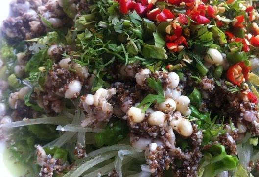 吃水果吃到一半发现虫子,刚刚吃水果吃了一个虫子怎么办