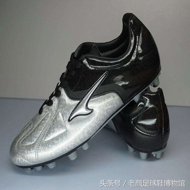 专业的足球鞋有哪几个品牌,曾经的足球鞋知名品牌有哪些