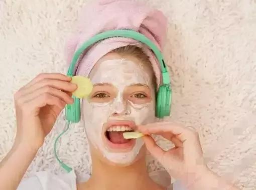 皮肤干燥起皮紧绷怎么解决,脸上细纹紧绷脱皮