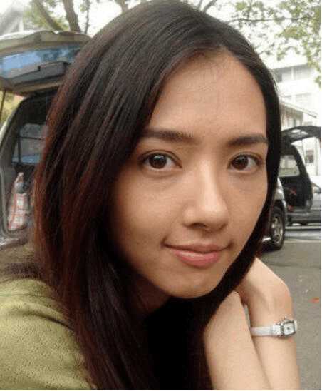 秦舒培素颜晒娃获称赞,秦舒培年轻容颜