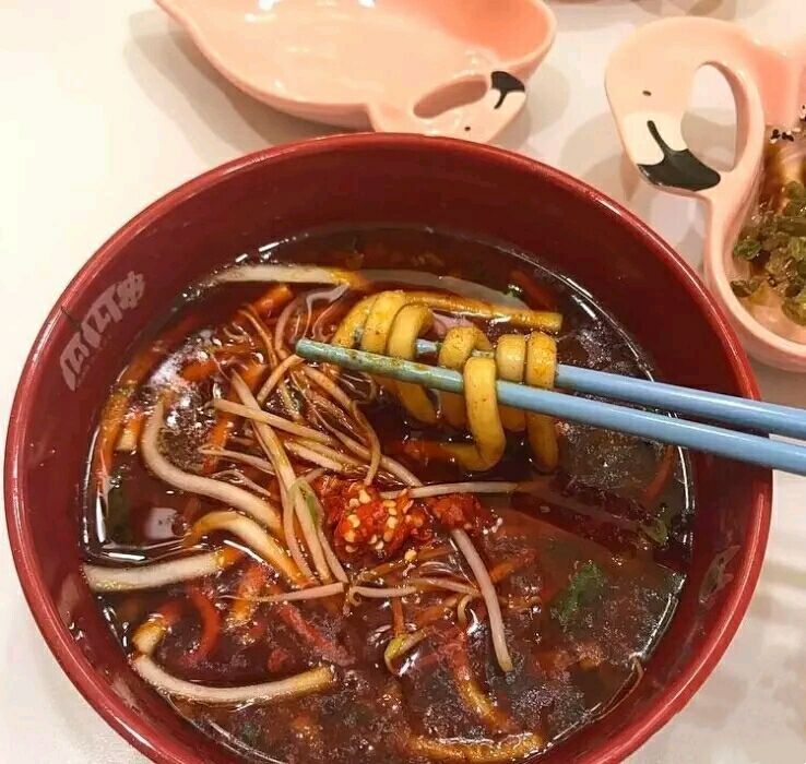 火遍全武汉的瓜瓜串又开新店啦，撸个串老夫的少女心都要炸裂了！