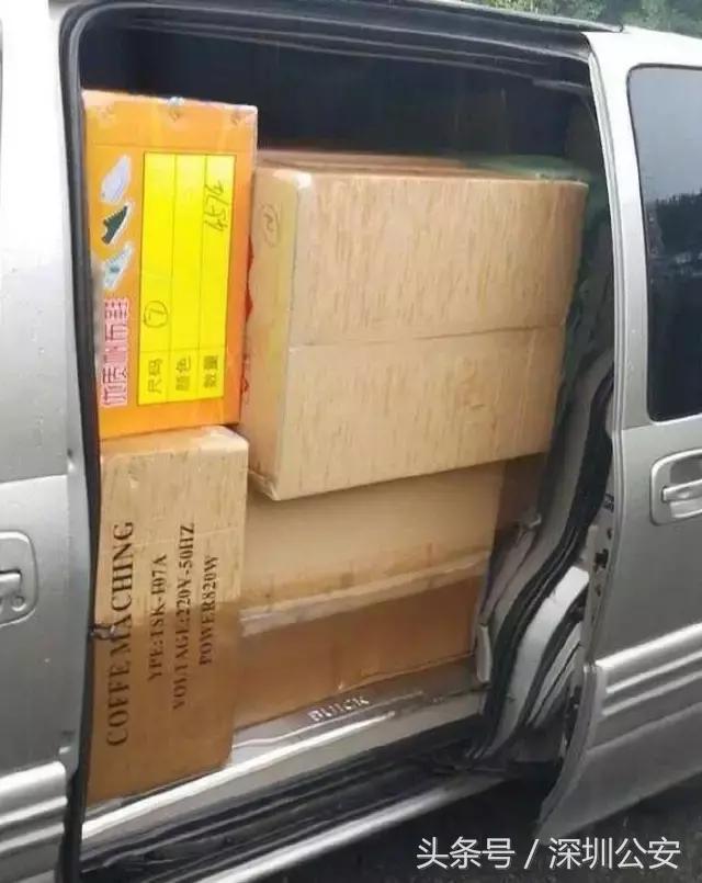 车被淹消防涉水解救被困者,车辆水淹逃生处置