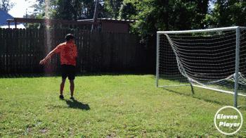 如何踢出一脚完美的侧身凌空抽射,足球射门动作的上半身正确姿势