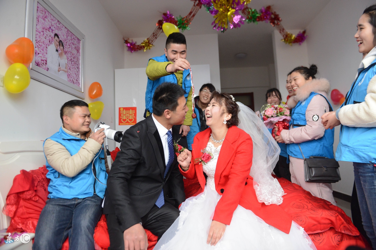 结婚当天堵门玩什么游戏比较好,闹婚房游戏整人问题