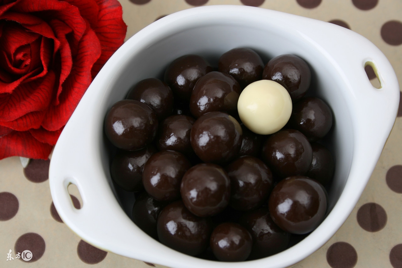 巧克力含糖10%糖尿病人能吃吗,糖尿病人可以吃100%纯巧克力吗