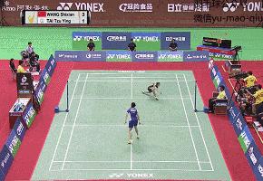 被推过顶球瞬间愁白头，两个小技巧帮你摆脱困境