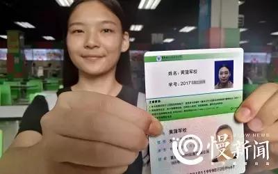 女白领醉酒后回家,28岁女孩深夜醉酒