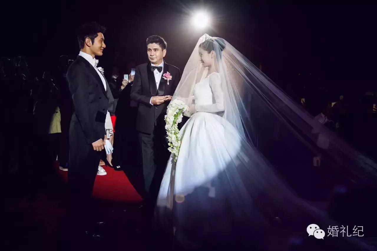 端庄大气的妈妈装婚礼,得体大方的妈妈穿搭