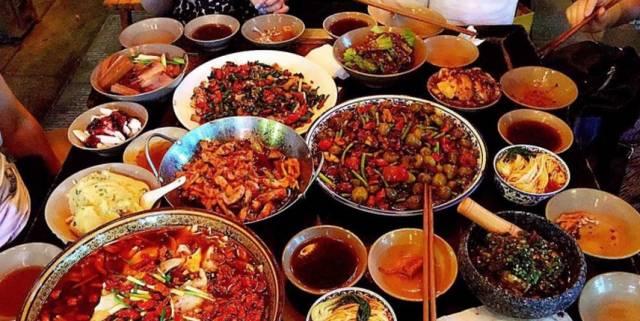 重庆渝中区十大必吃饭店,重庆不能错过的三家火锅店