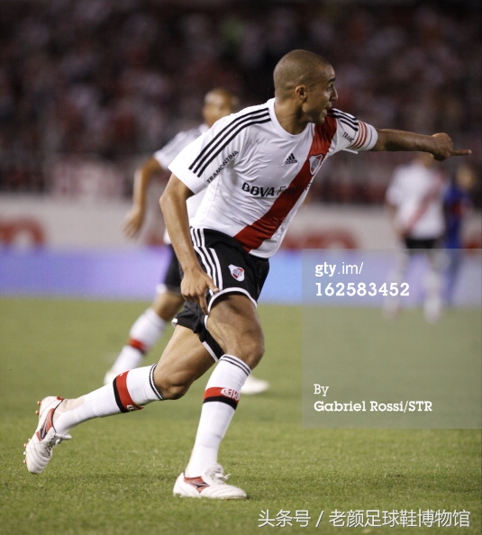 专业的足球鞋有哪几个品牌,曾经的足球鞋知名品牌有哪些