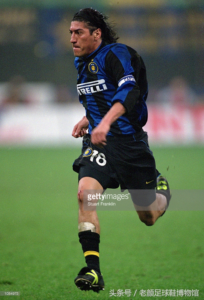 专业的足球鞋有哪几个品牌,曾经的足球鞋知名品牌有哪些