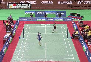 被推过顶球瞬间愁白头，两个小技巧帮你摆脱困境