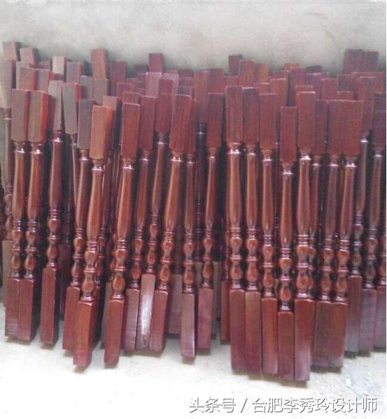 退休在家的工匠老爸帮我安装楼梯扶手,上完红漆我愣了!手艺逆天