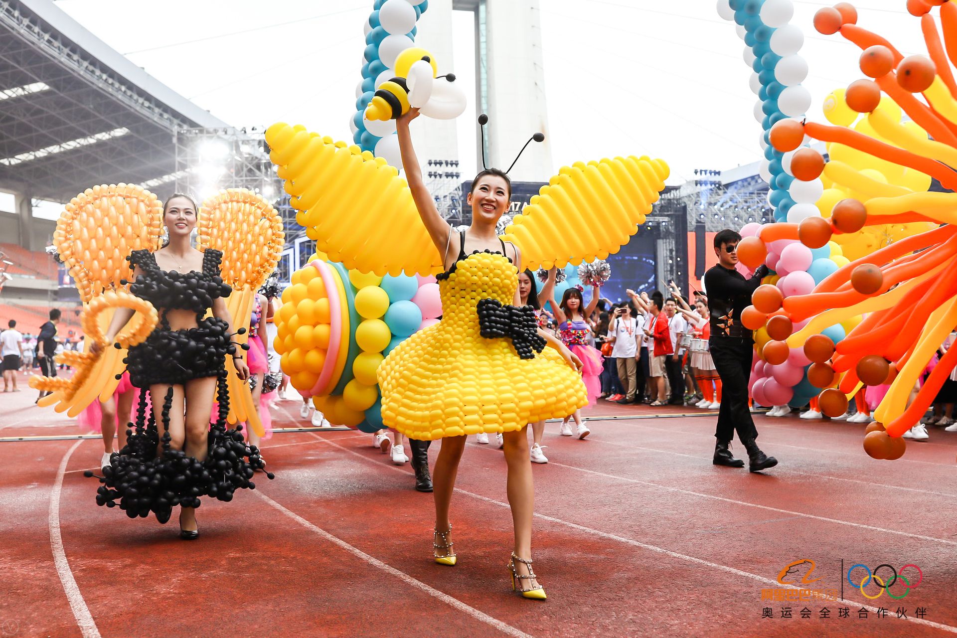这些高清大图告诉你，今天刷屏朋友圈的阿里年会到底在玩什么？