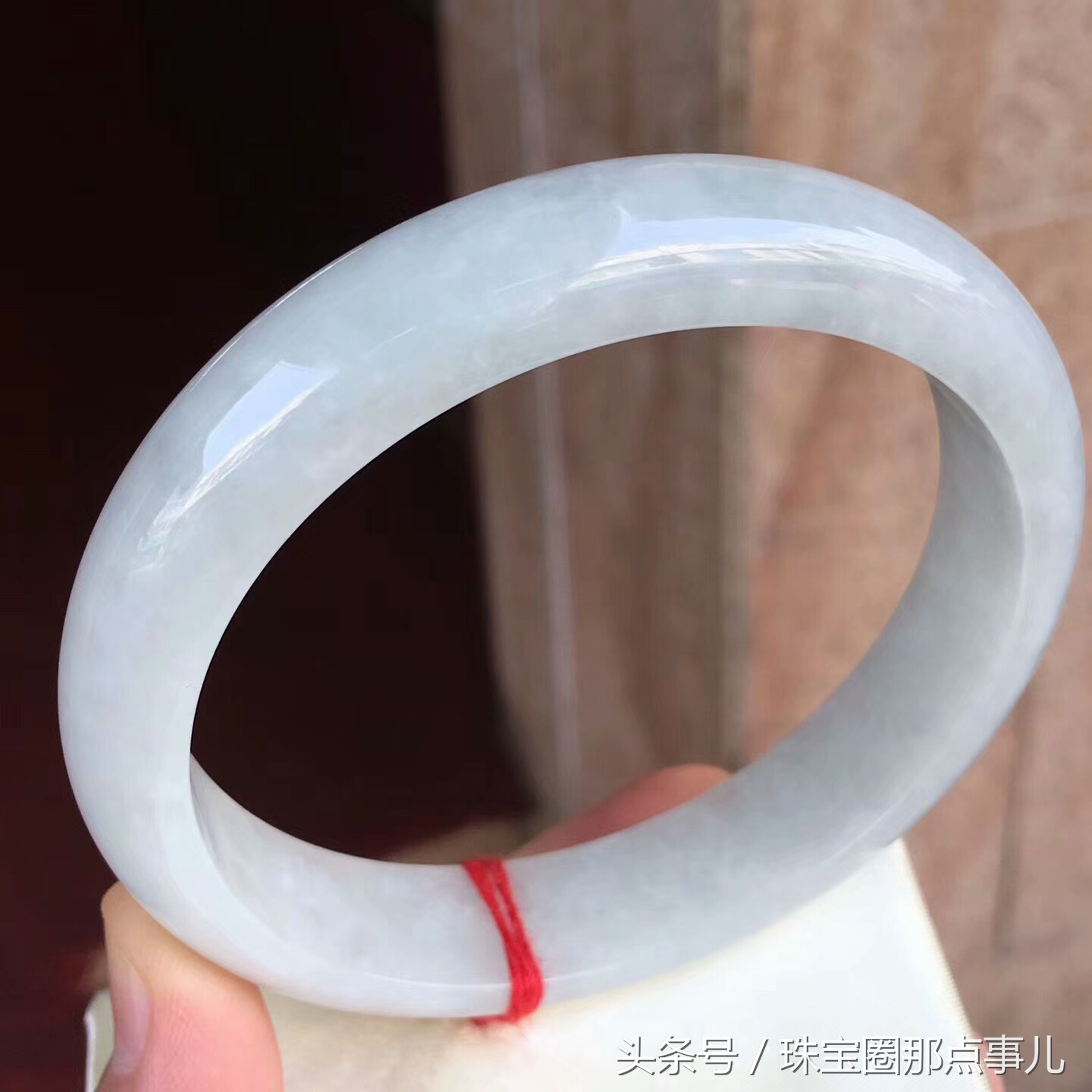 万元左右的玉手镯值得买吗,万元左右的翡翠镯芯料