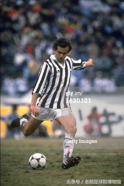 专业的足球鞋有哪几个品牌,曾经的足球鞋知名品牌有哪些