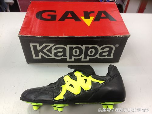 专业的足球鞋有哪几个品牌,曾经的足球鞋知名品牌有哪些