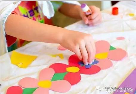 教师过节不收礼呀，收礼只收小贺卡呀，小贺卡！