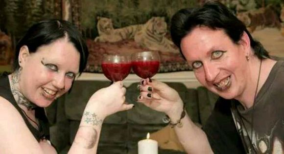 刷新你的三观夫妻,有人拿眼镜蛇当老婆