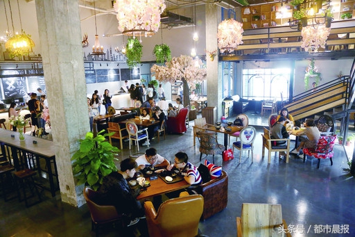 书吧?咖啡厅?不,这是江苏师大食堂