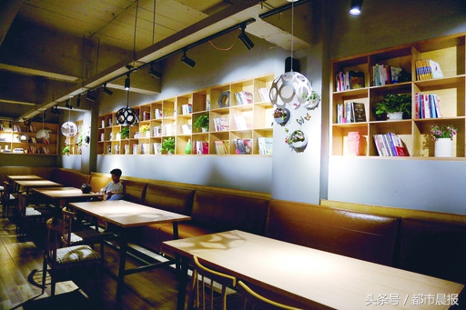 书吧?咖啡厅?不,这是江苏师大食堂