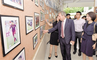 意大利驻重庆总领事马非同点赞成都高新区“足球幼儿园”