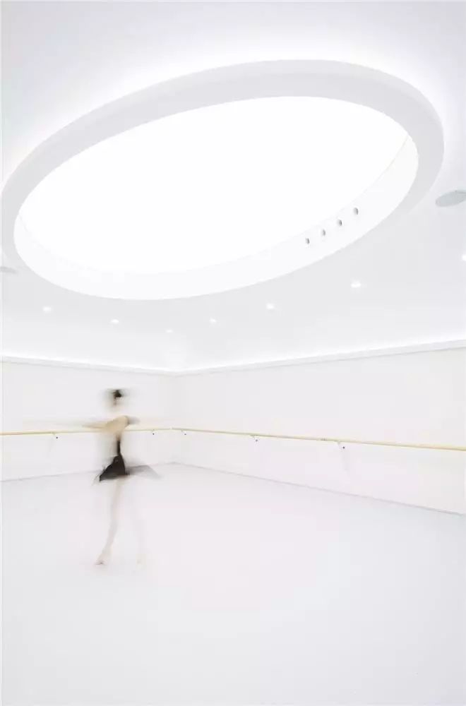 设计师大胆突破传统设计元素,林森设计师