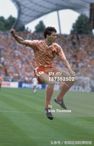 专业的足球鞋有哪几个品牌,曾经的足球鞋知名品牌有哪些