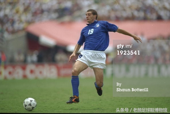 专业的足球鞋有哪几个品牌,曾经的足球鞋知名品牌有哪些