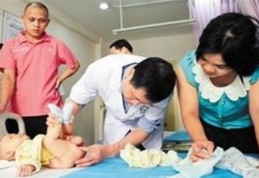 宝宝大便时脱肛,宝宝拉屎脱肛是什么原因