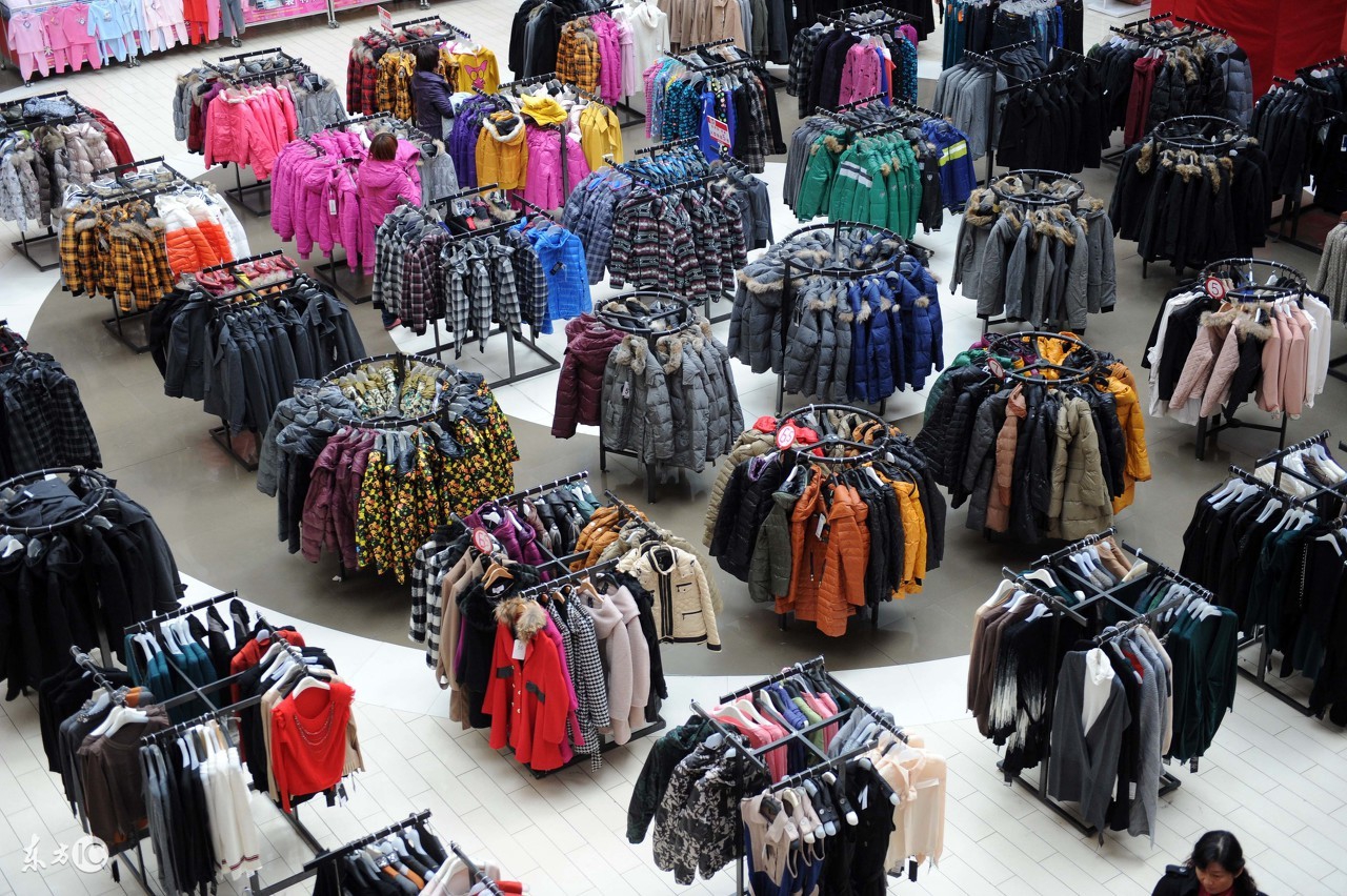 现在网上批发尾货服装是不是真的,大量品牌衣服尾货揭秘