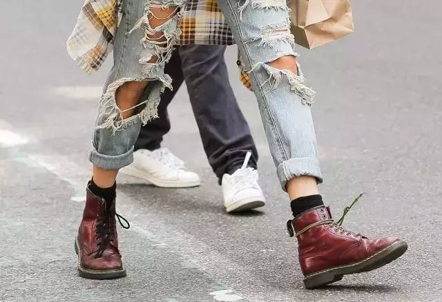 秋冬必入的马丁靴,秋冬季节少不了一双马丁靴