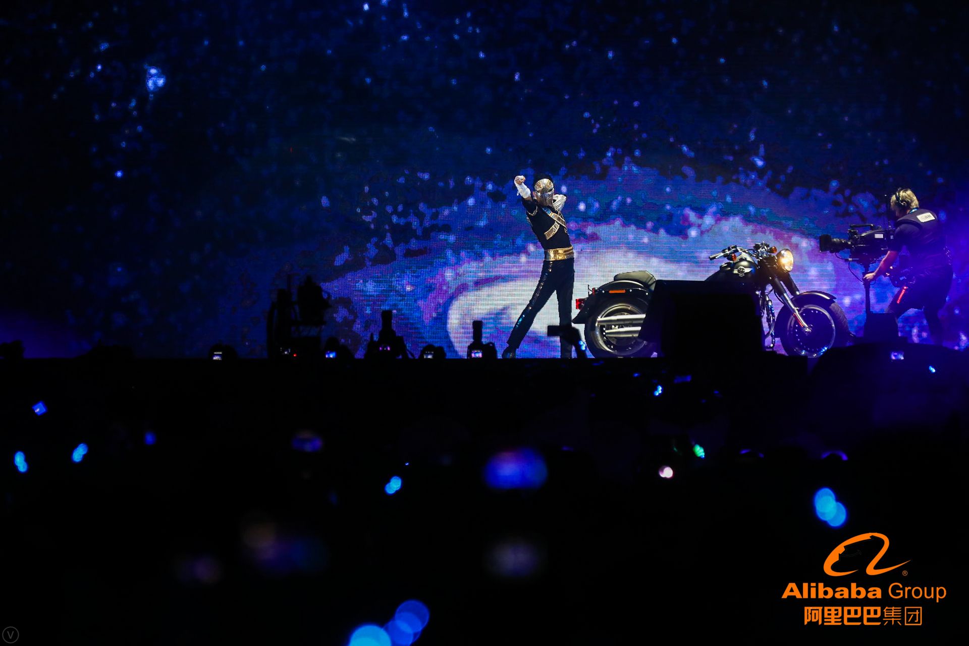 这些高清大图告诉你，今天刷屏朋友圈的阿里年会到底在玩什么？