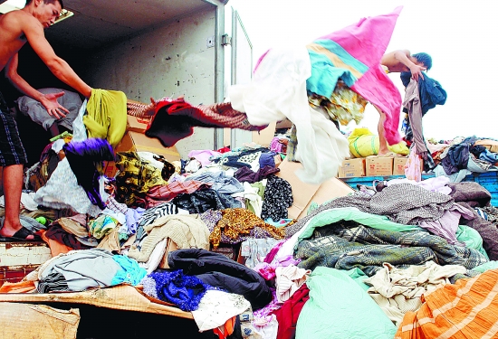 全国服装市场之广州碣石洋垃圾服装